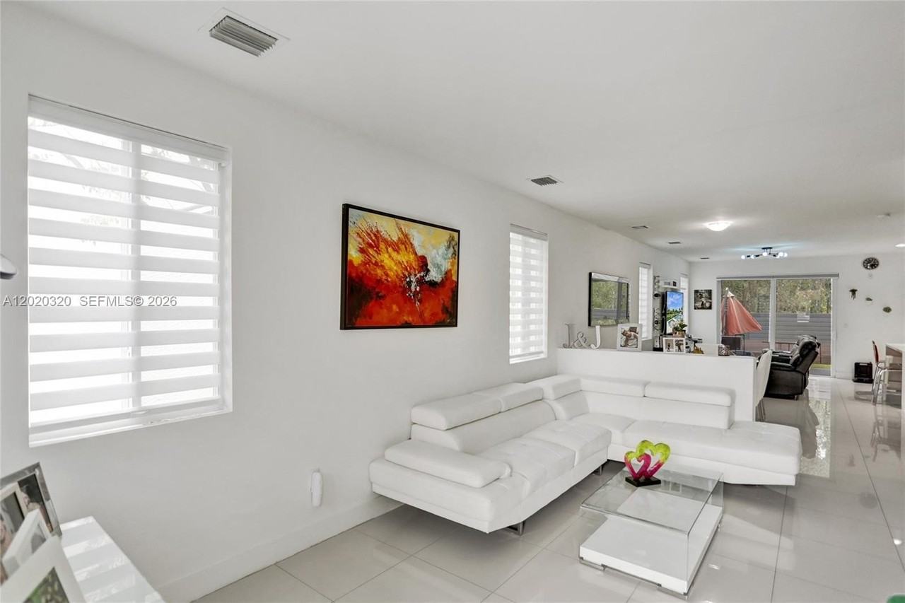 10265 Nw 72nd Ter - Photo 2 of 25
