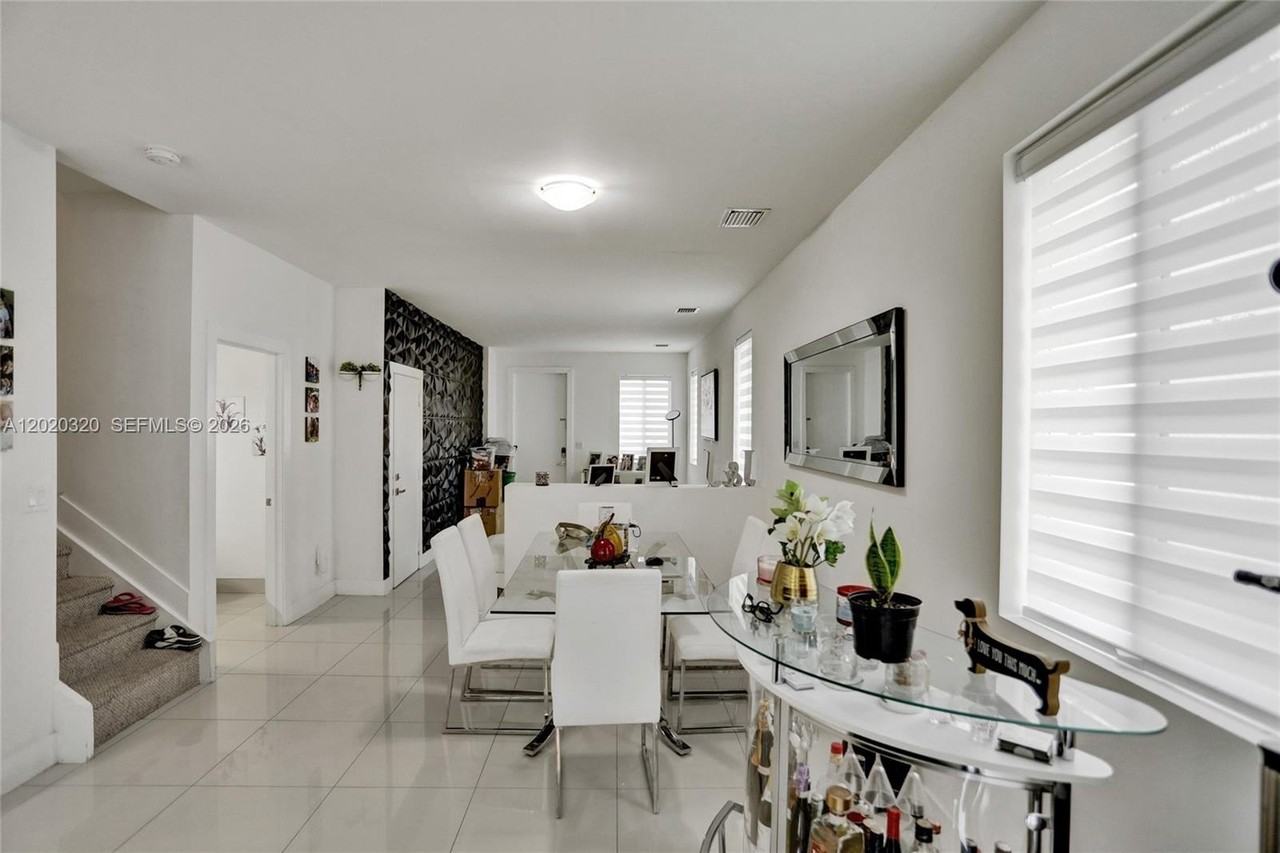 10265 Nw 72nd Ter - Photo 6 of 25