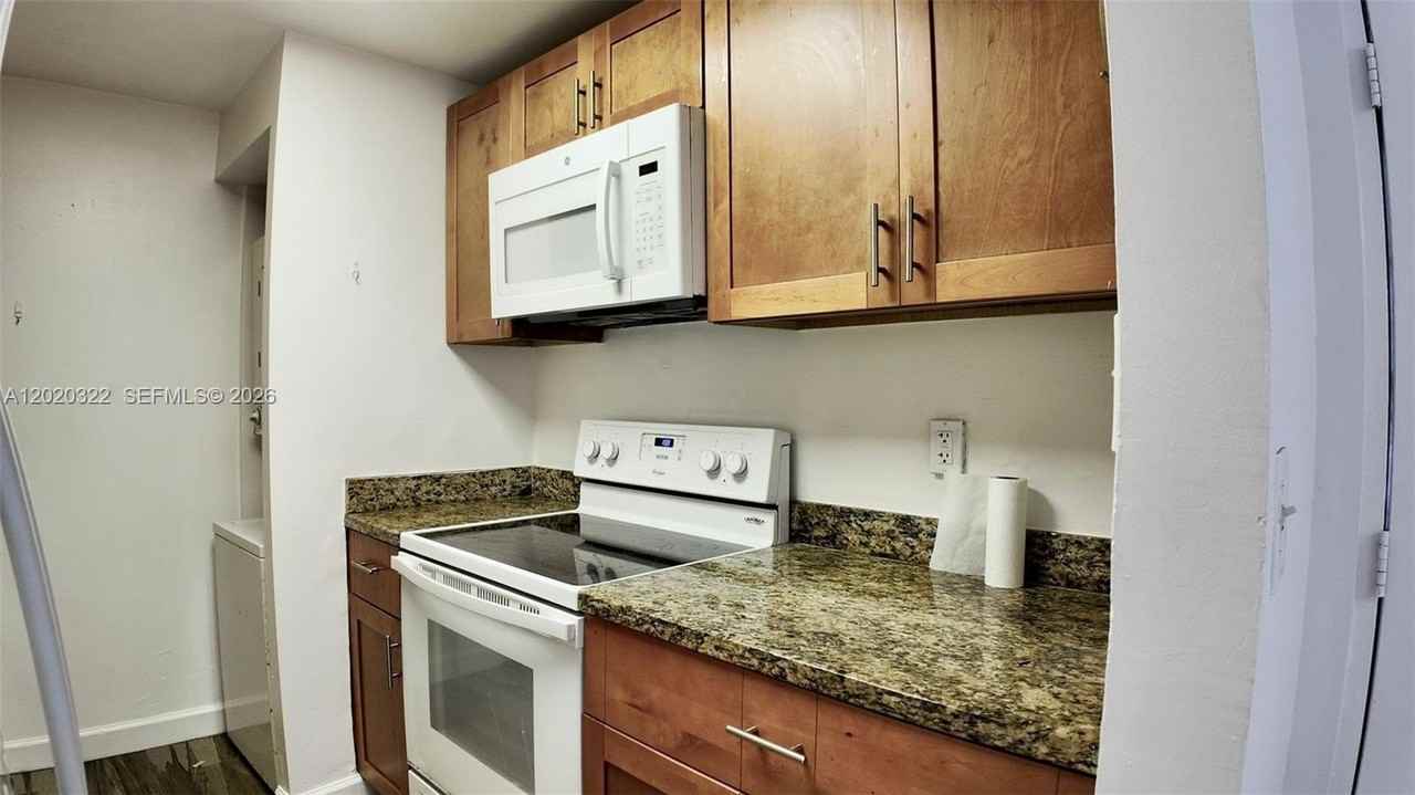 2138 Sw 6th St #101 - Photo 6 of 25