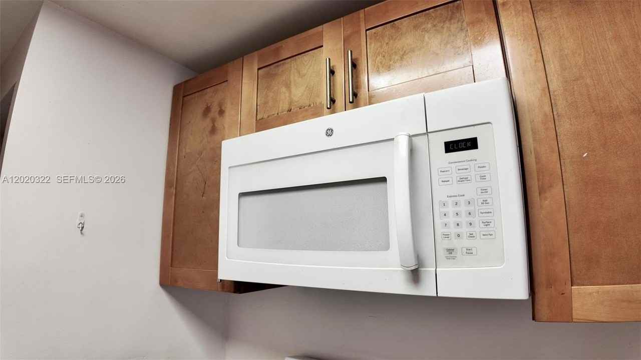 2138 Sw 6th St #101 - Photo 7 of 25