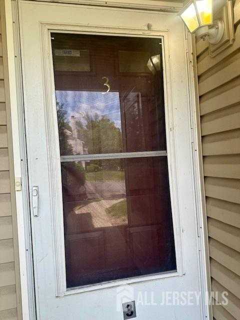 3 Farnham Sq - Photo 3 of 31