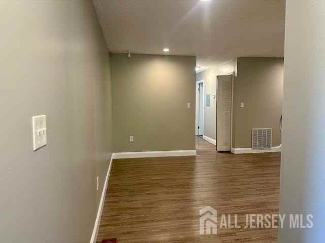 3 Farnham Sq - Photo 5 of 31