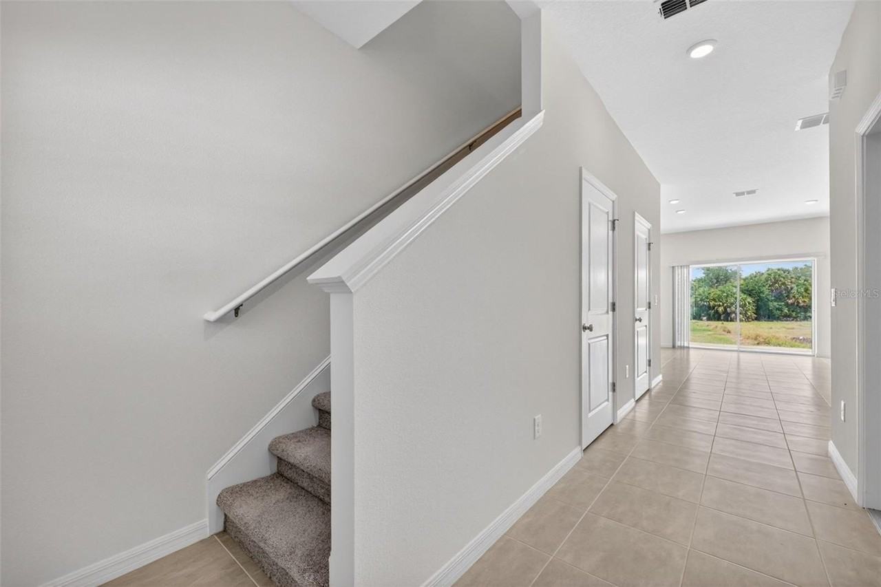 10761 Eclipse St - Photo 6 of 50