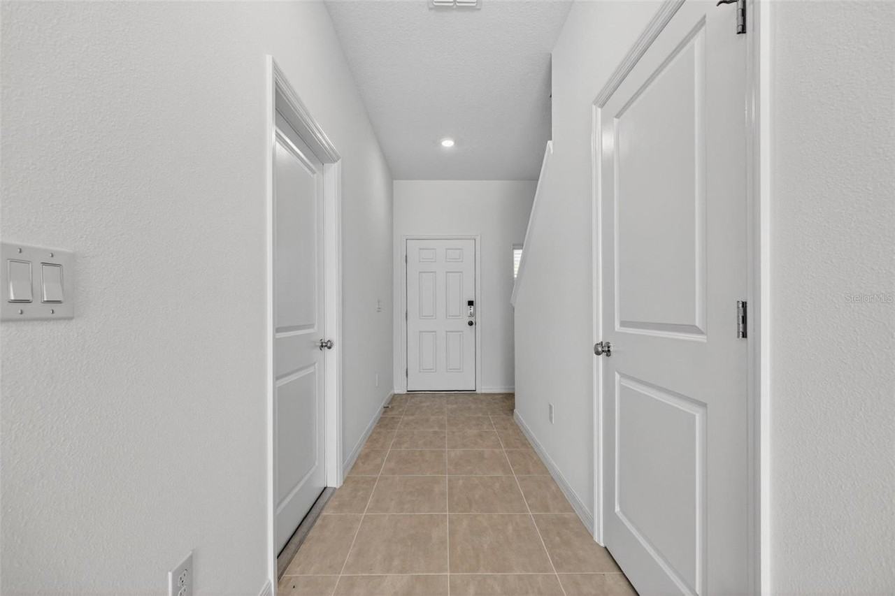 10761 Eclipse St - Photo 7 of 50