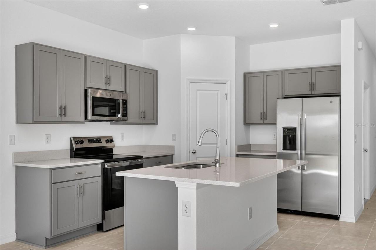 10761 Eclipse St - Photo 5 of 43