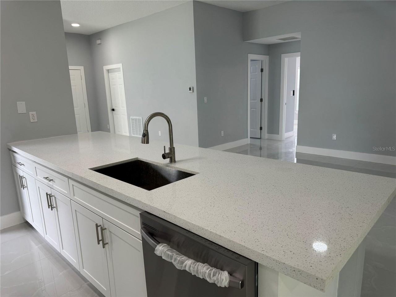 12 Reynolds Pl - Photo 4 of 18