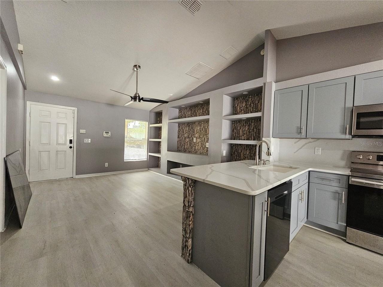 622 Brooke Ct - Photo 3 of 17