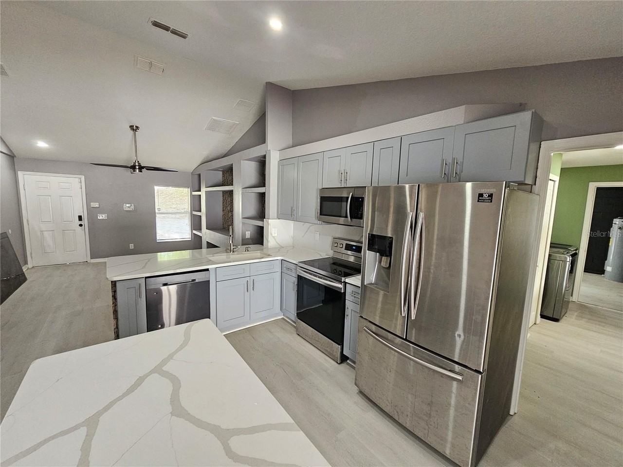 622 Brooke Ct - Photo 4 of 17