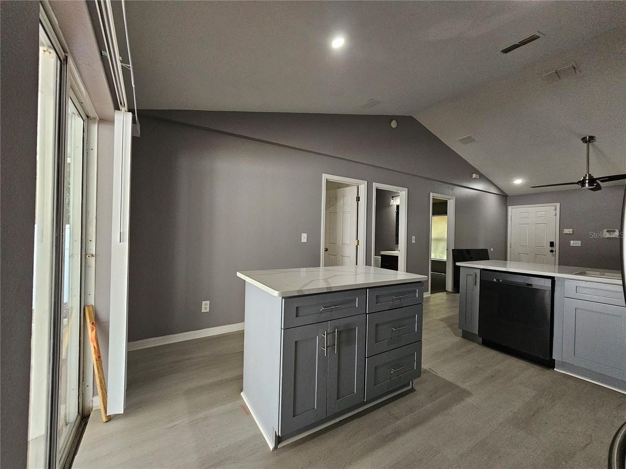 622 Brooke Ct - Photo 5 of 17