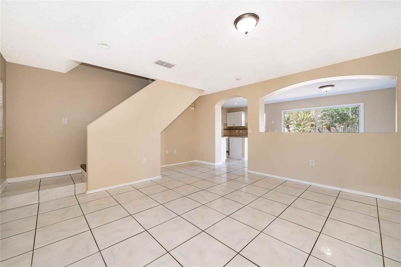 1313 Timberbend Cir - Photo 4 of 33