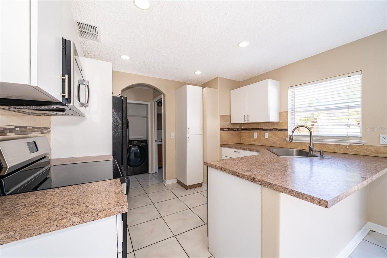 1313 Timberbend Cir - Photo 7 of 33