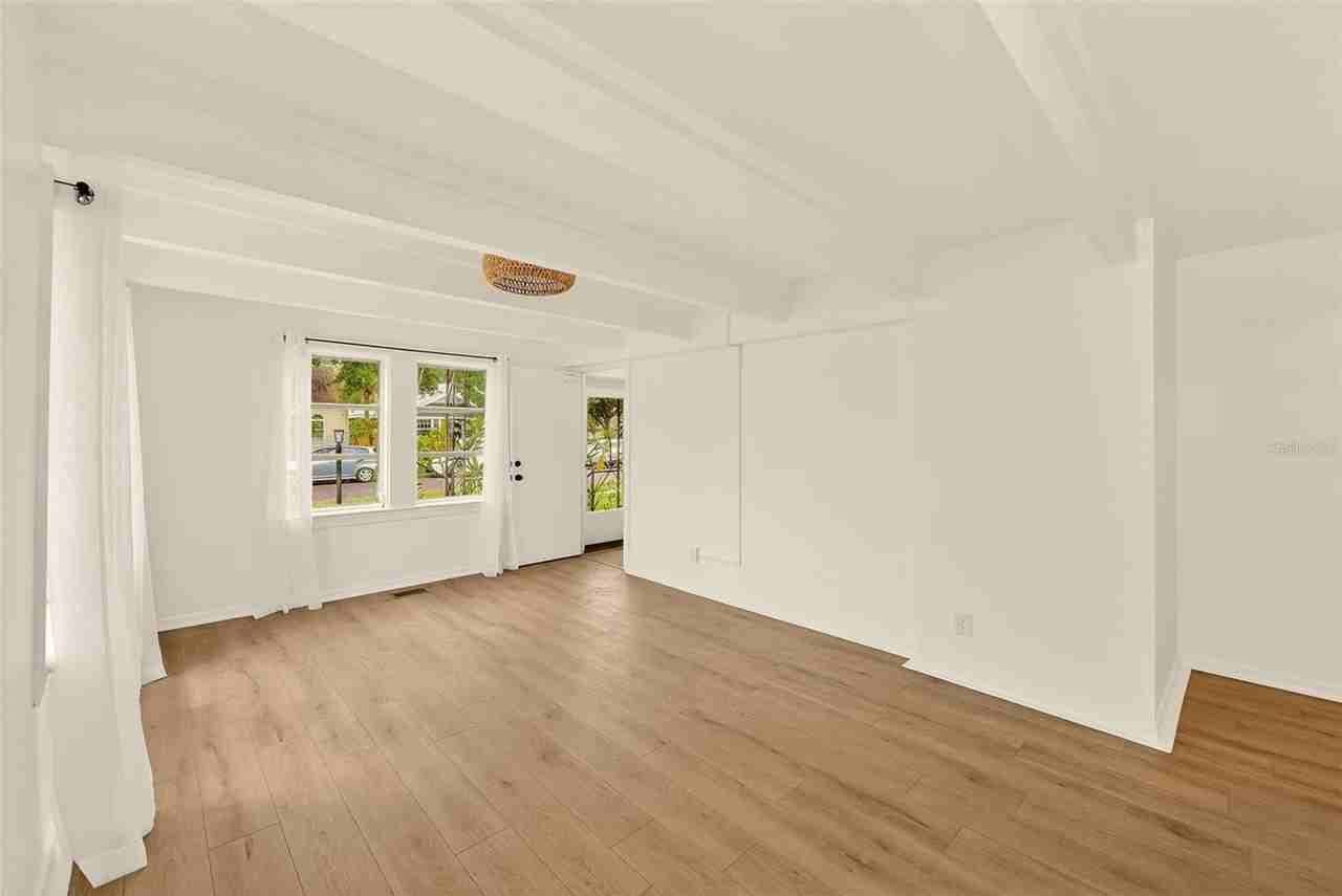 925 16th Ave N - Photo 5 of 48