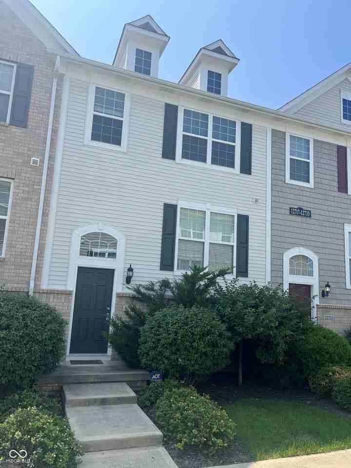 12721 Tamworth Dr - Photo 3 of 19