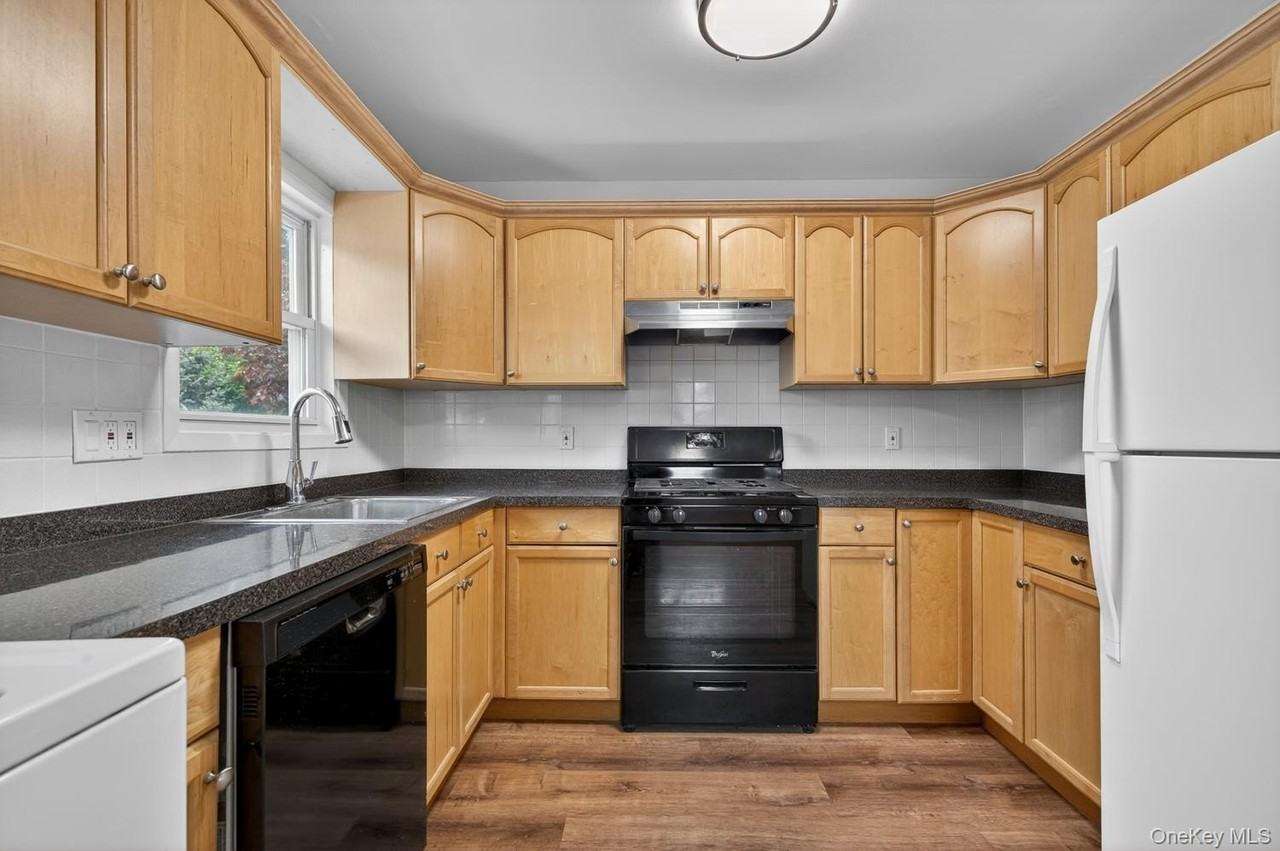 68A Graywood Rd - Photo 6 of 17