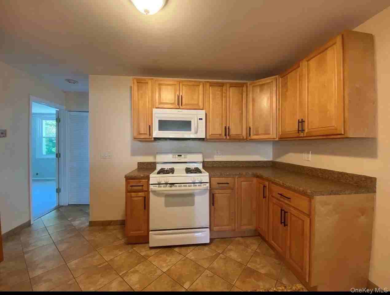 8 Birchwood Ave - Photo 2 of 14