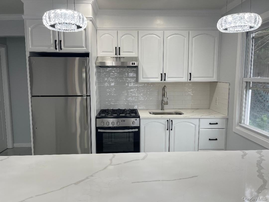 137 Pacific Blvd - Photo 3 of 14