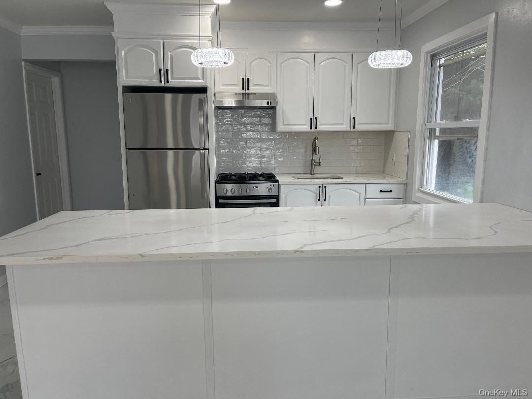 137 Pacific Blvd - Photo 4 of 14