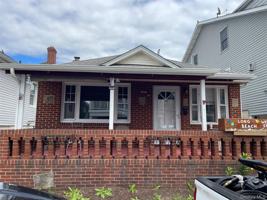 featured image of 32 Florida St