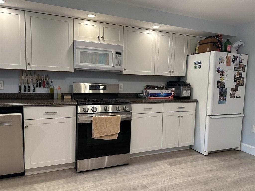 48 Thomas St #48 - Photo 3 of 17