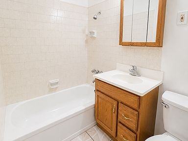 1146 West 17th Street - Photo 2 of 9