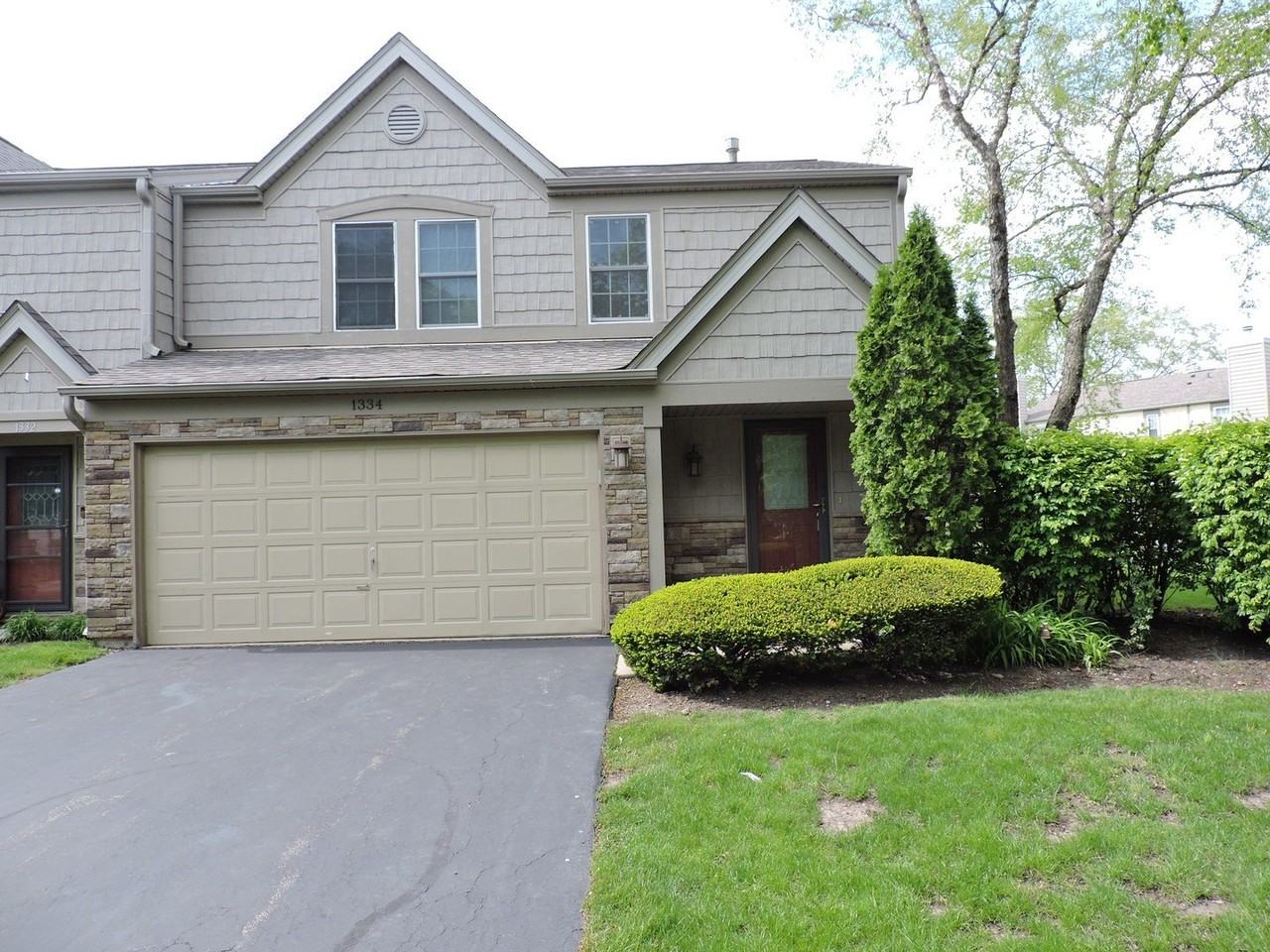 1334 Gloucester Cir - Photo 2 of 23
