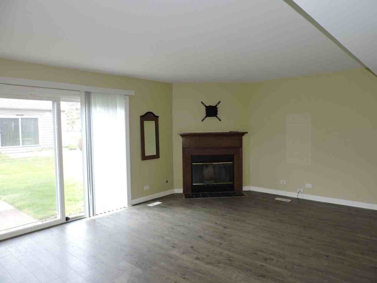1334 Gloucester Cir - Photo 6 of 23