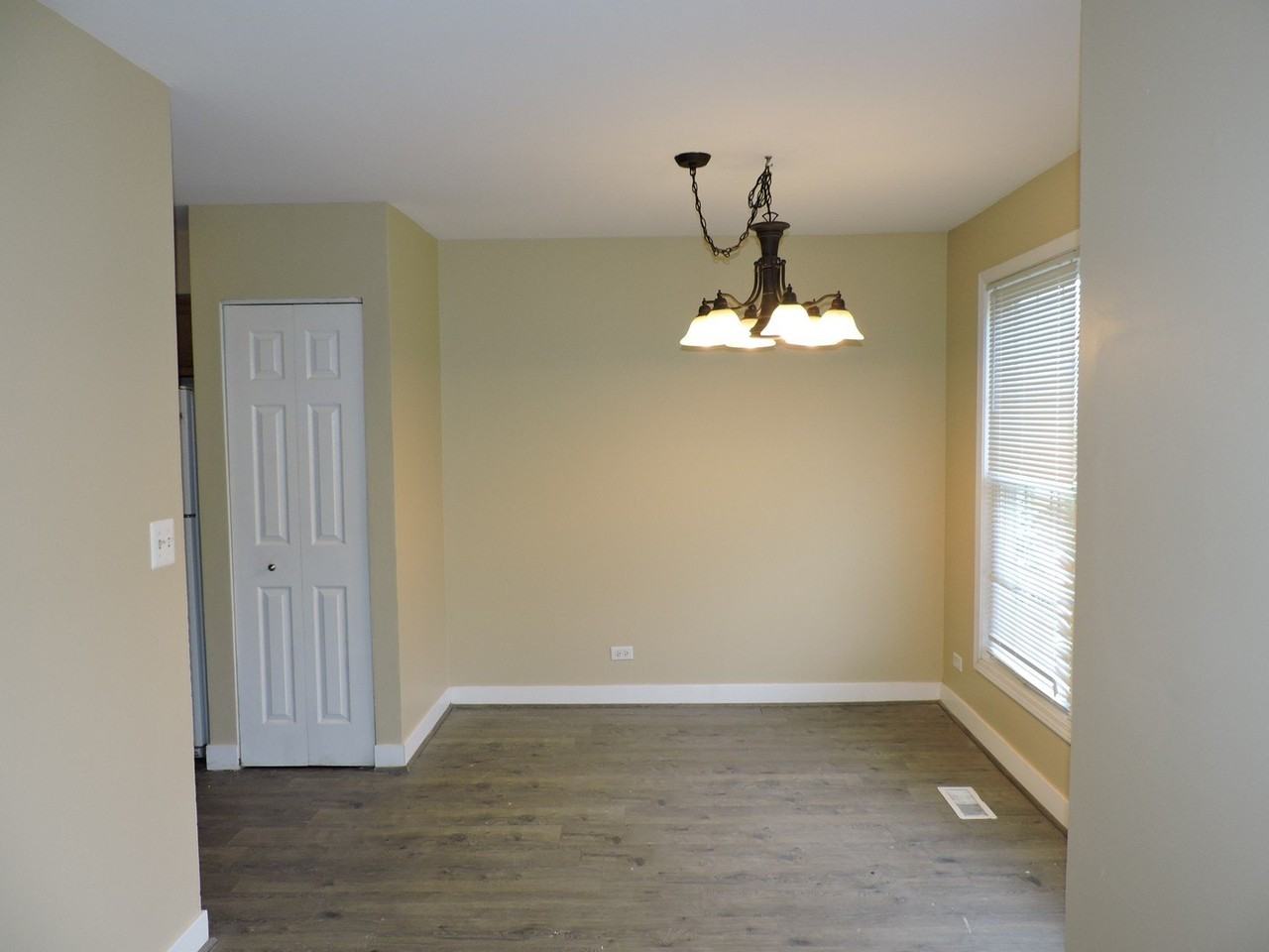 1334 Gloucester Cir - Photo 7 of 23