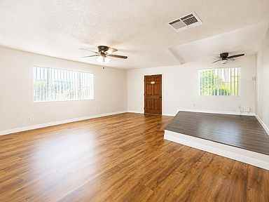 1146 West 17th Street - Photo 5 of 9