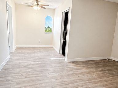 1146 West 17th Street - Photo 7 of 9