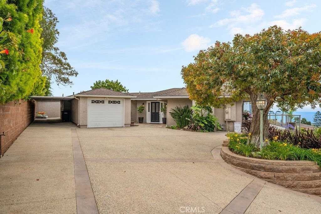 1651 Thurston Dr - Photo 3 of 40