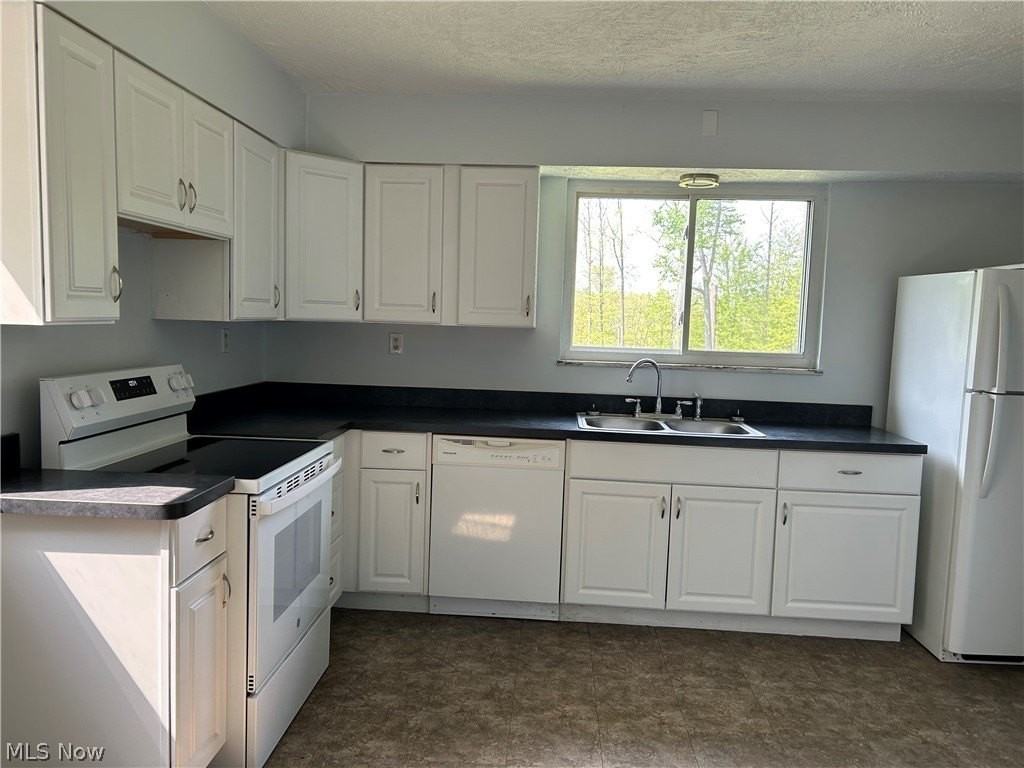 8404 Avery Rd - Photo 2 of 20