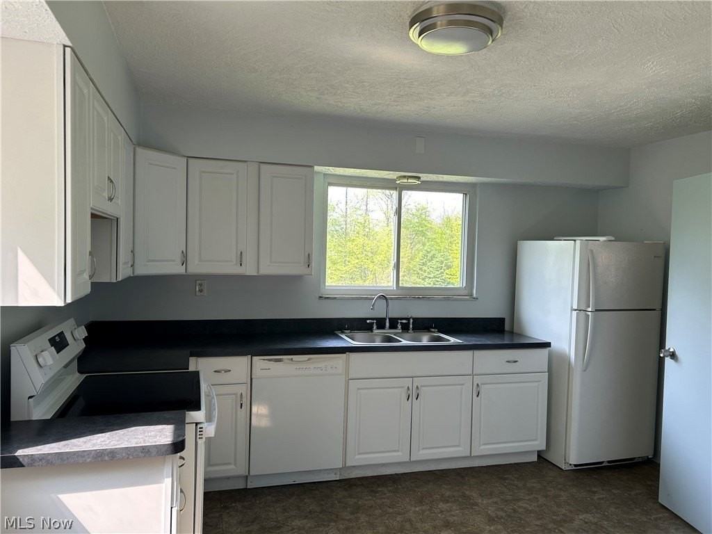 8404 Avery Rd - Photo 3 of 20