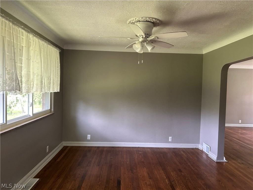 8404 Avery Rd - Photo 4 of 20