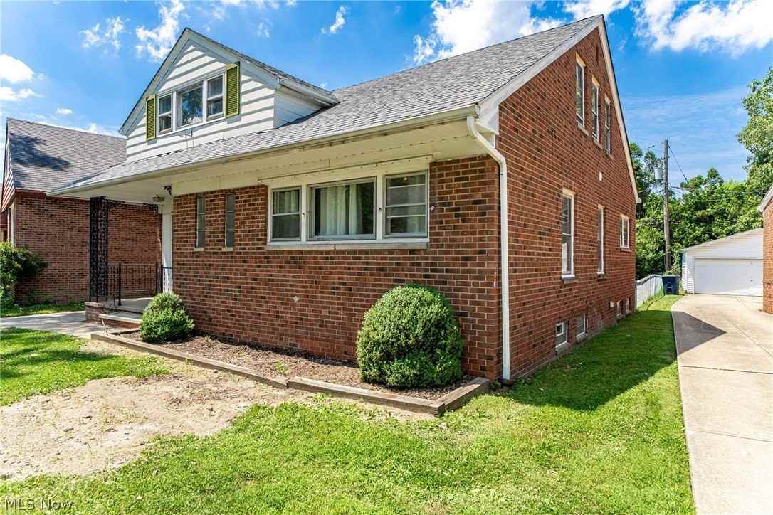 24111 Edgehill Dr - Photo 2 of 41