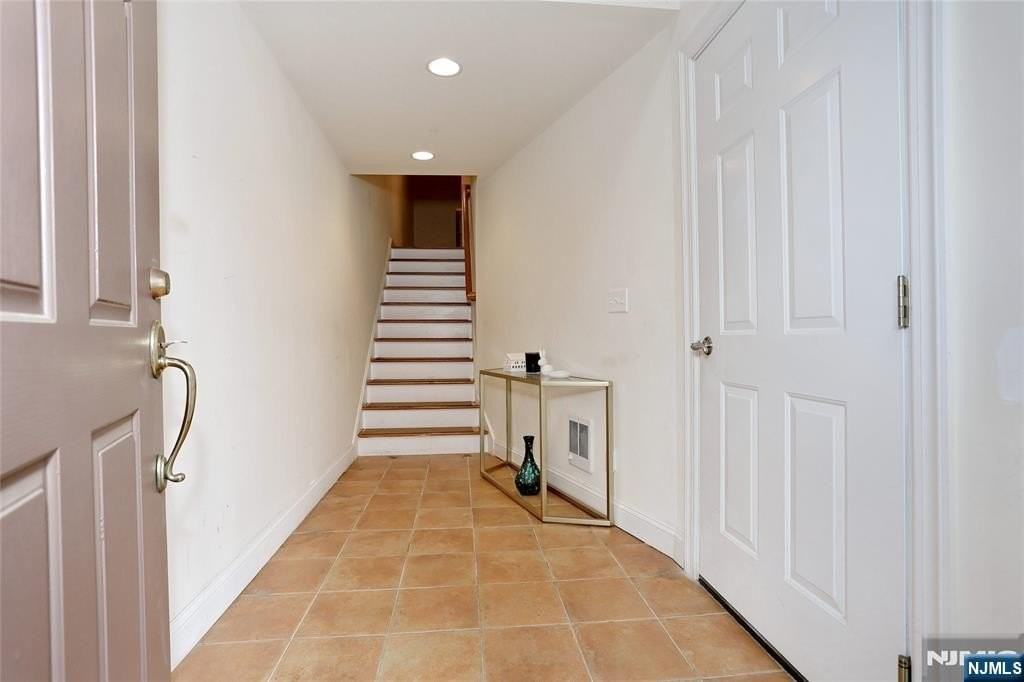118 Demarest Ln - Photo 2 of 27