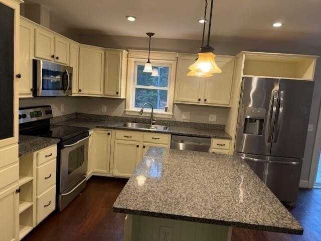 15 Kelley St - Photo 3 of 14