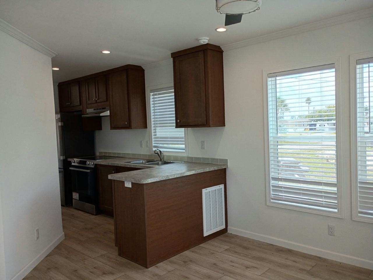 32 Lily Dr #134 - Photo 5 of 10