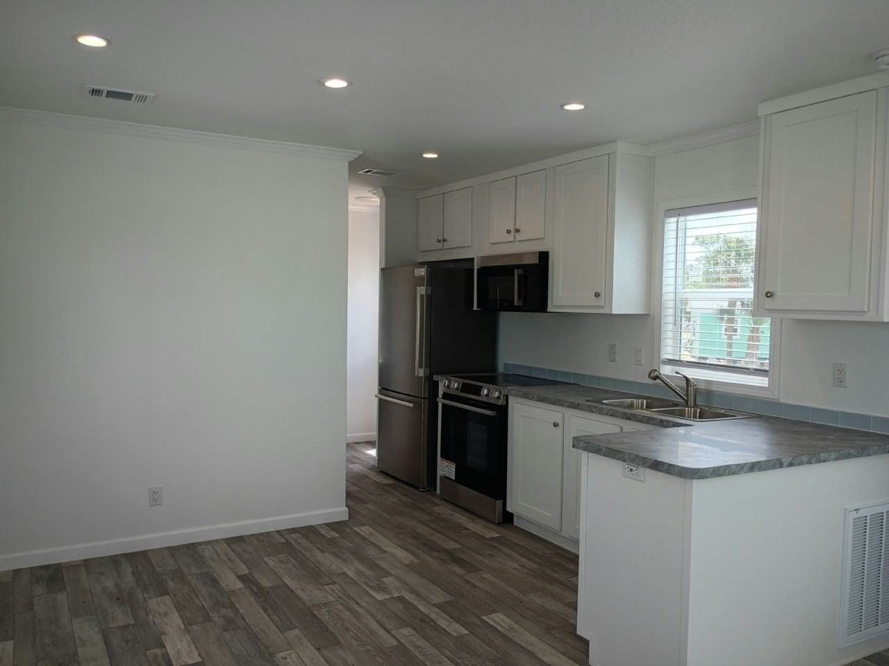 26 Lily Dr #136 - Photo 2 of 11