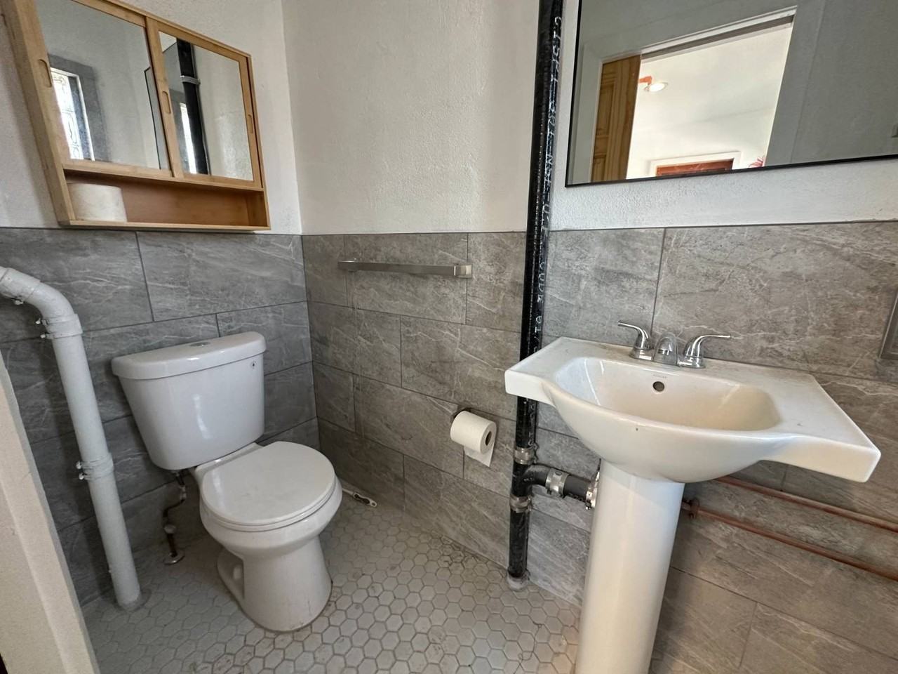 132 Dwight St - Photo 7 of 11