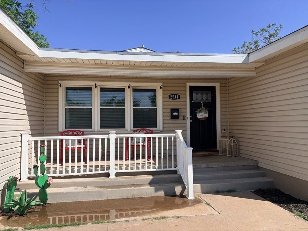 2511 Beechwood St - Photo 2 of 20