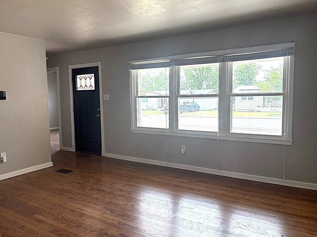2511 Beechwood St - Photo 3 of 20