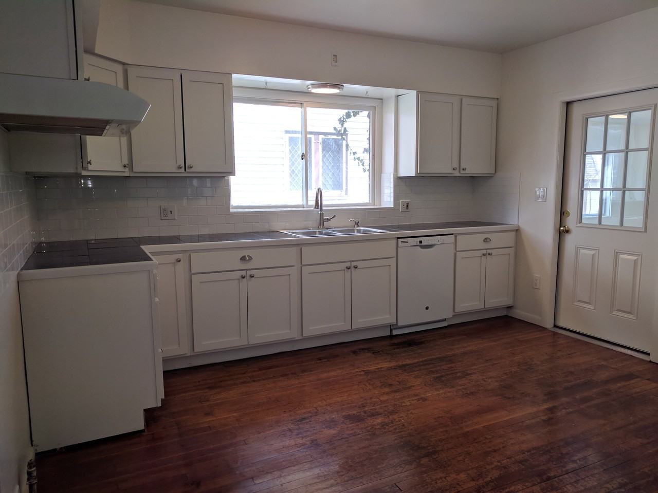 1238 Wealthy St Se #1 - Photo 4 of 15