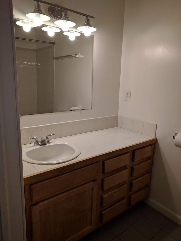 237 Gold Ave Nw #2 - Photo 5 of 11