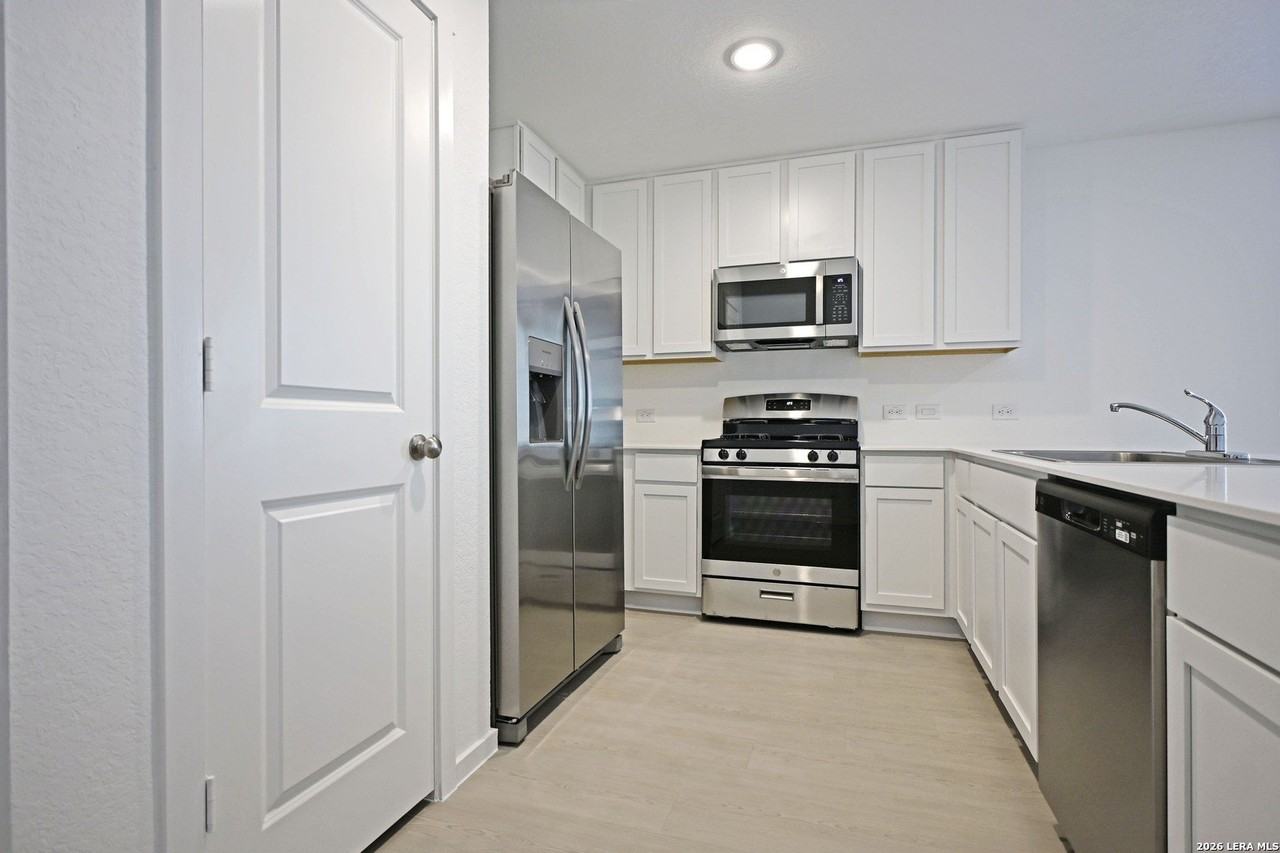 227 Zyra Ave - Photo 3 of 20