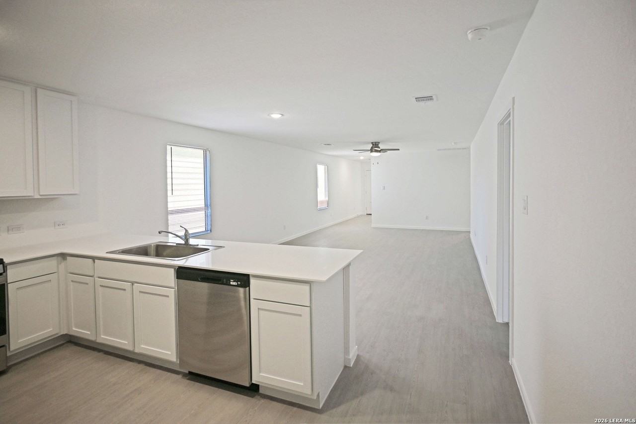 227 Zyra Ave - Photo 6 of 20