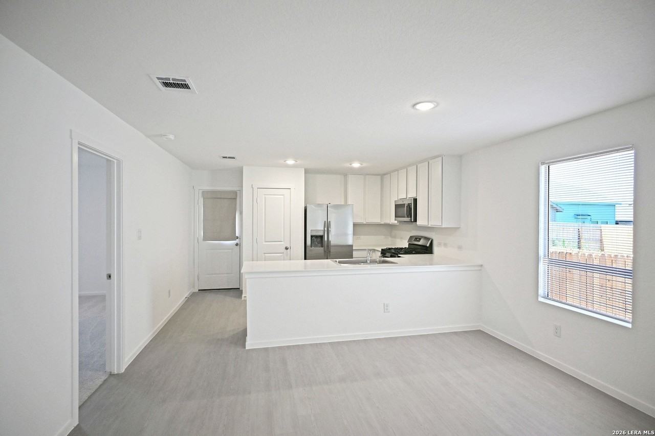 227 Zyra Ave - Photo 7 of 20
