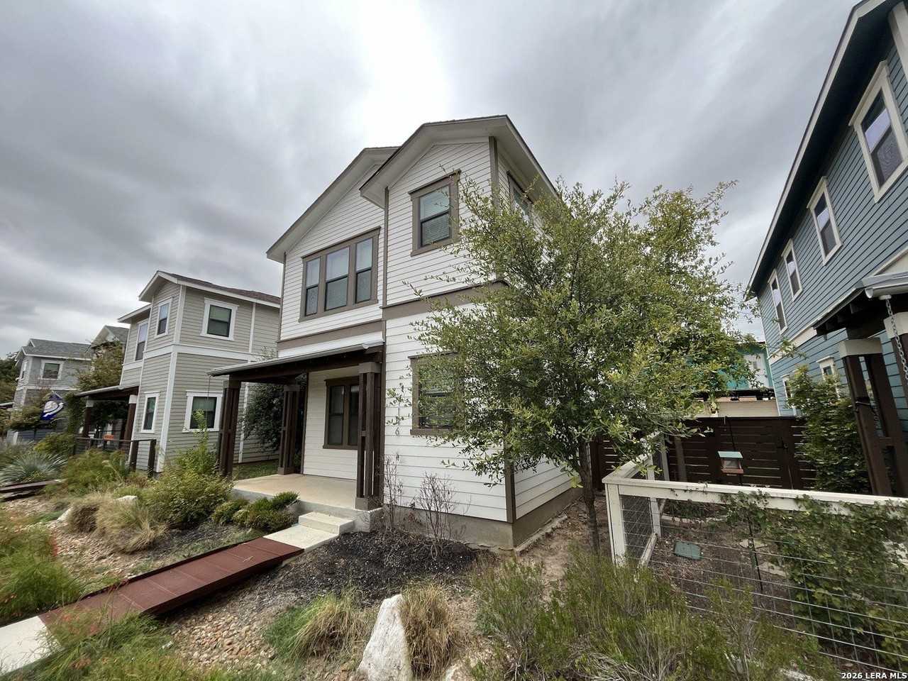 1146 N Olive St - Photo 2 of 26