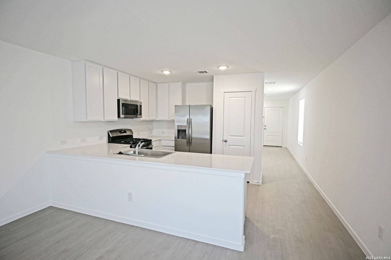 2411 Shady Grv - Photo 2 of 24