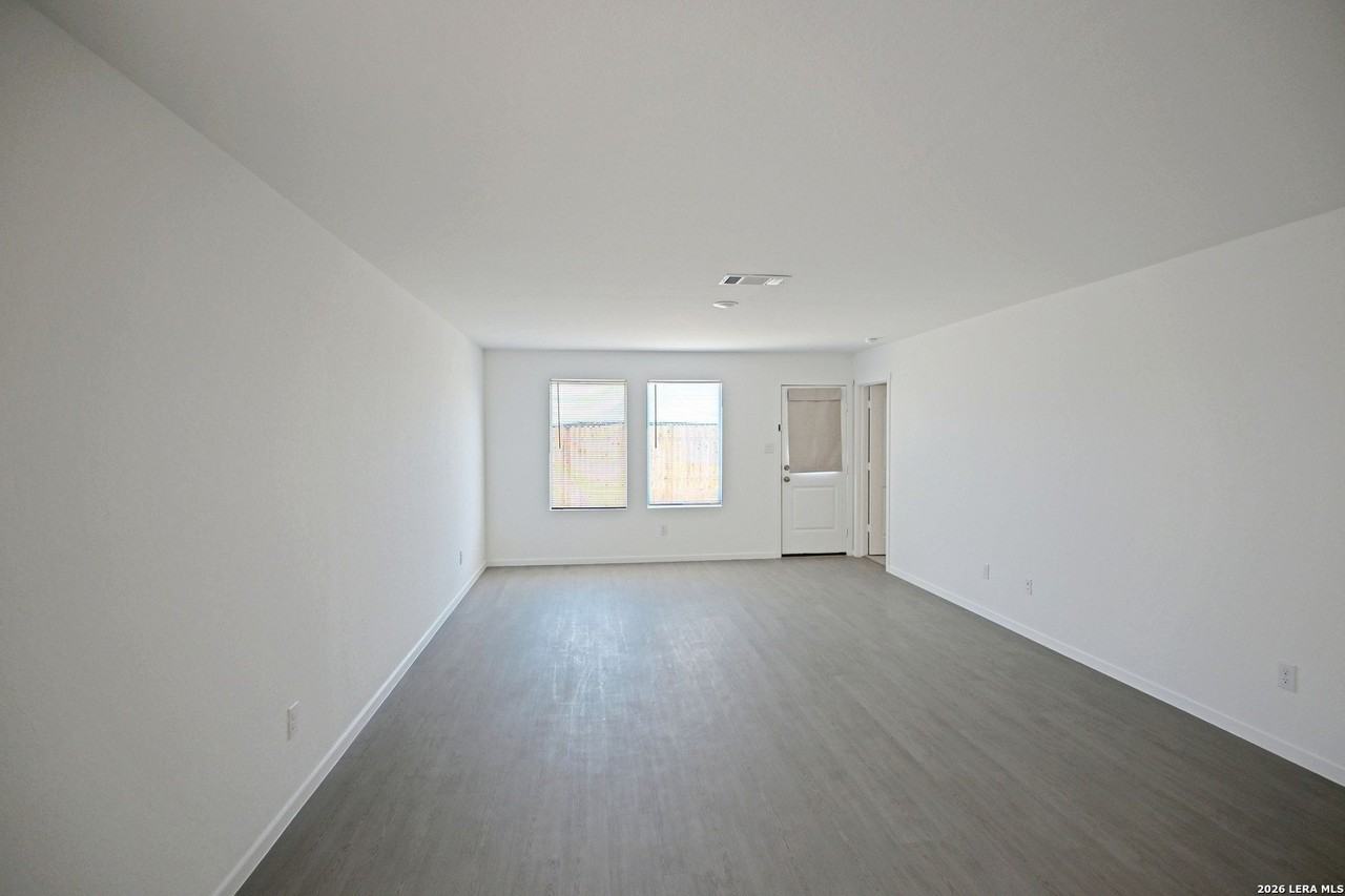 2411 Shady Grv - Photo 4 of 24