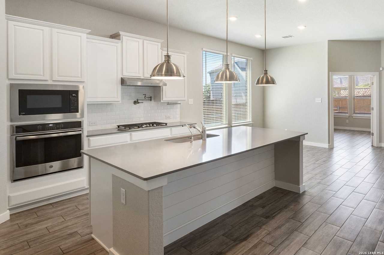 1523 Nicholas Cv - Photo 3 of 23